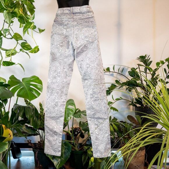 Zara White & Gray Paisley Denim Jeans, Slim Fit, Size 4 - Picture 4 of 7
